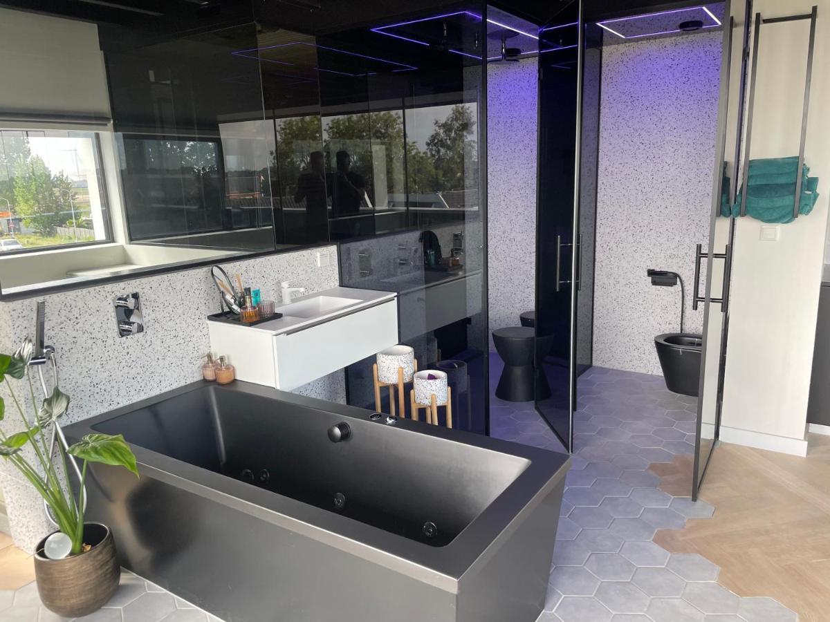 זנדאם Above And Beyond - Luxe Suite Met Sauna En Stoomdouche מראה חיצוני תמונה
